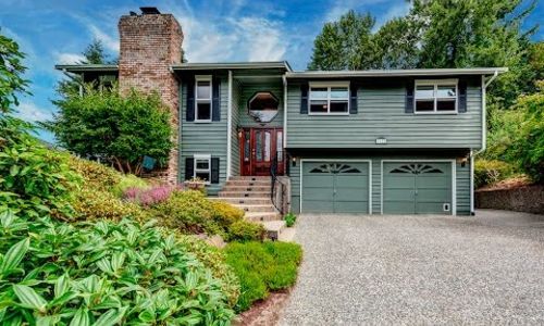 Function Meets Style in Kenmore's Inglemoor Neighborhood!