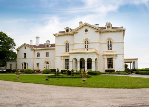 the-historic-astors-beechwood-mansion-located-in-newport-rhode-island_SFTgZXLRrj