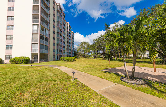 Brokenwoods#303065-10