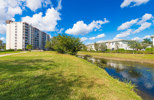 Brokenwoods#303066-6