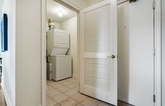 011-702-1477Lakeshore-11_m