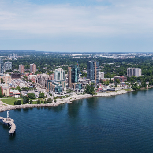 Why Some Burlington Homes Sell Quickly While Others Sit on the Market