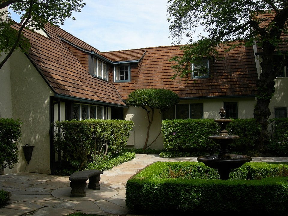 Inside courtyard of the Loveless Building with a water fountain