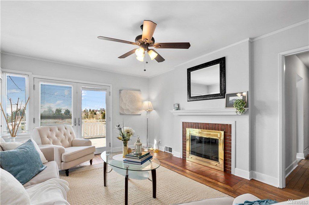 living room of listing 1741601