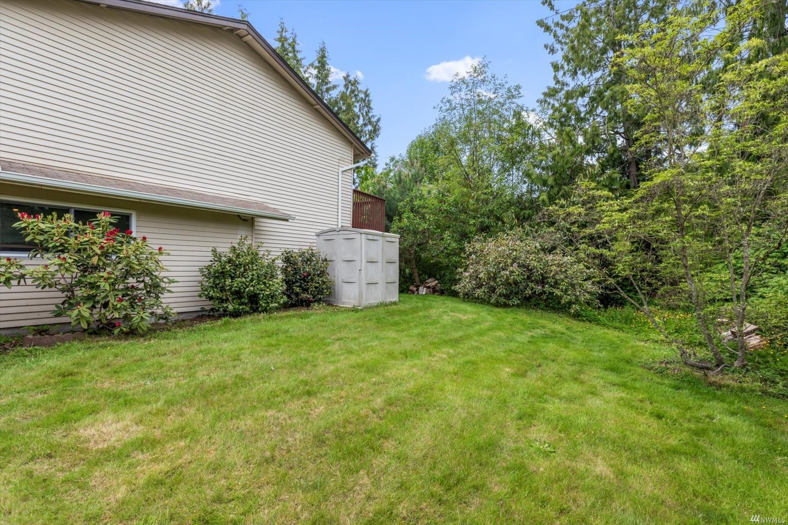 Side yard of 24829 129th Place SE, Kent, WA