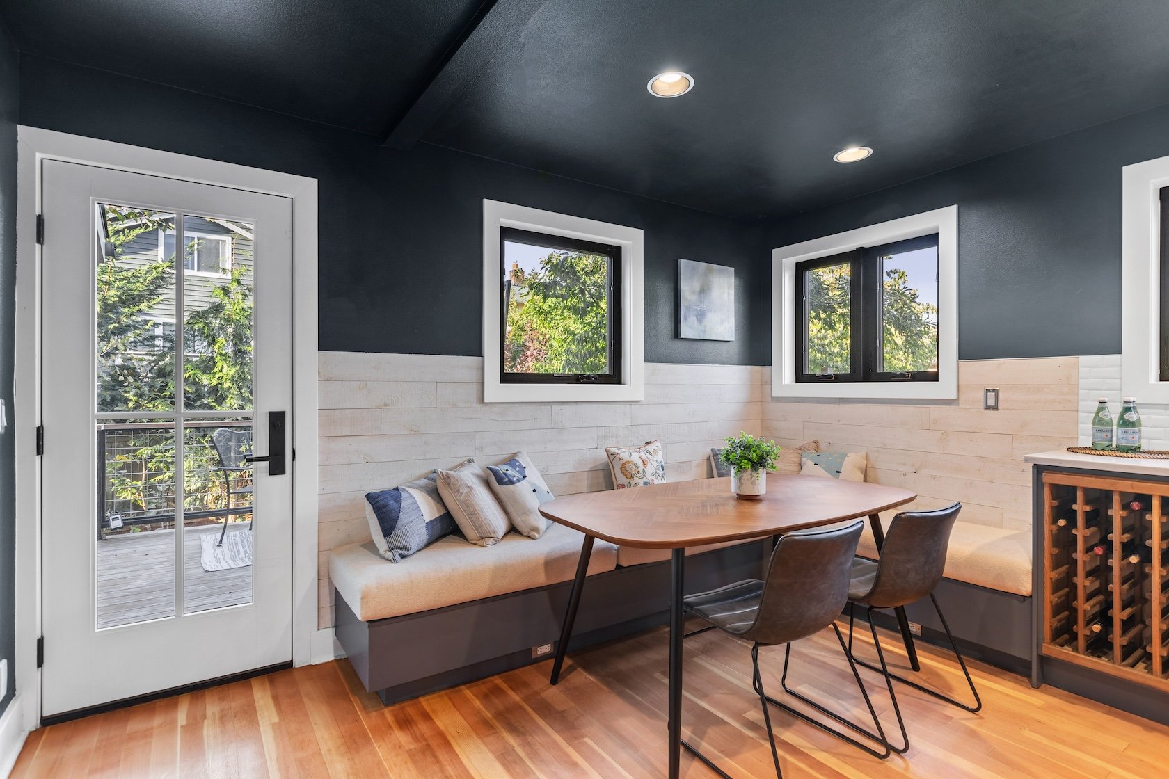 The eating area at 116 NE 58th St is surrouded by windows for pleasant, sunny meals