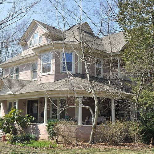 🏠 Built Out of Spite: 7 American Spite Houses (Plus One Legendary Tower Abroad)