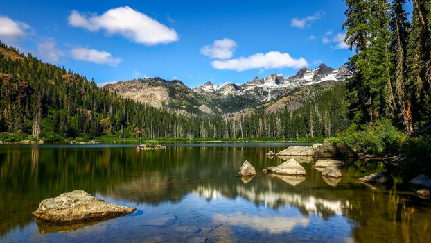 Lake-and-Mountains-in-Cascade-Mountains-by-Jasper-Gronewold