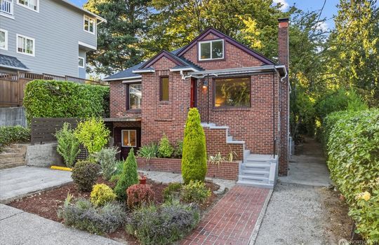 01 Main Exterior View of 1742 NE 89th St, Seattle, WA 98115