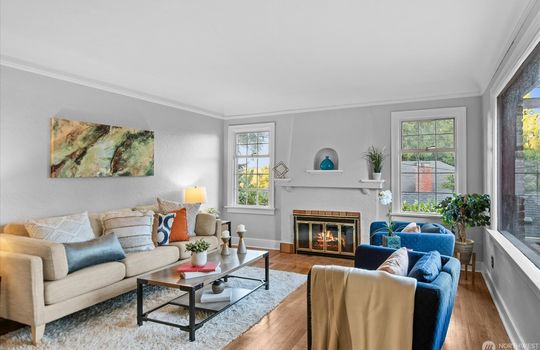 02 Living Room of 1742 NE 89th St, Seattle, WA 98115
