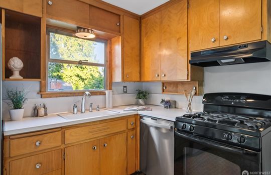 06 Kitchen 2 of 1742 NE 89th St, Seattle, WA 98115