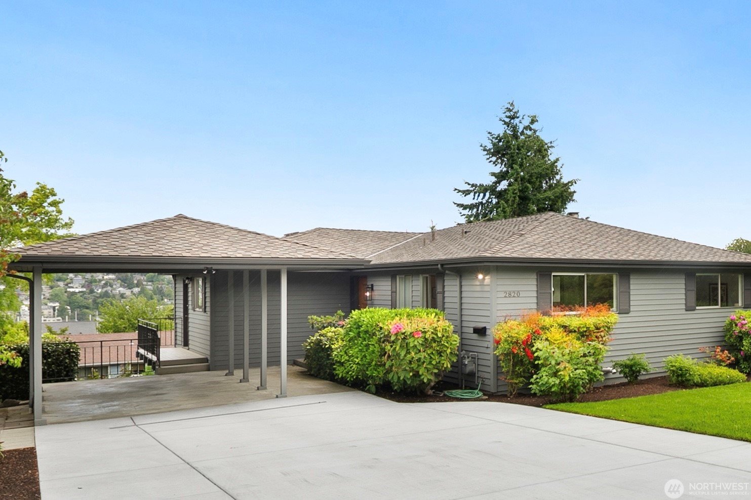 Front of 2820 25th Ave W, Seattle, WA 98199 home in Magnolia