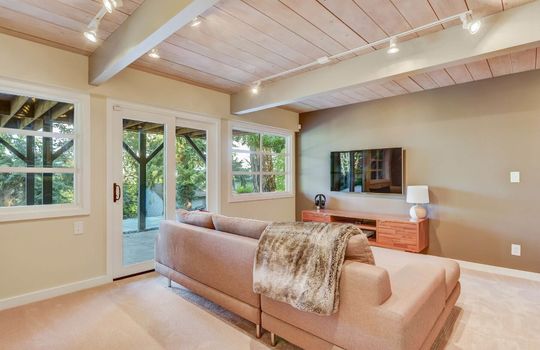 010_Family Room