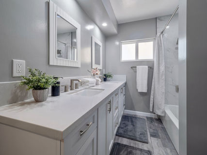 5126W138thStreet-73
