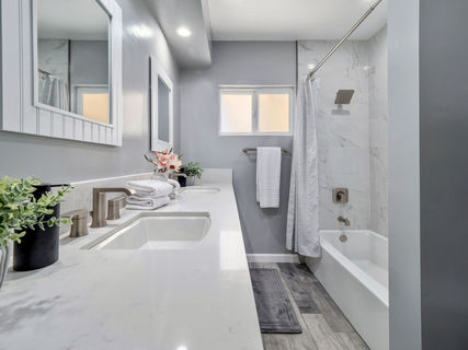 5126W138thStreet-74
