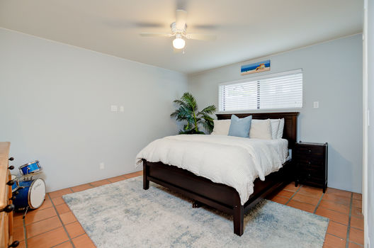 1050 Ardmore-32