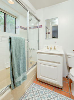 1050 Ardmore-35