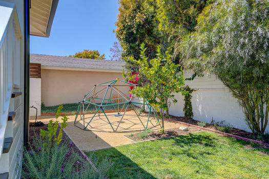 1423 E Elm Ave-41