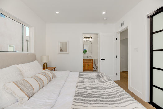 4340 Chase Ave-30
