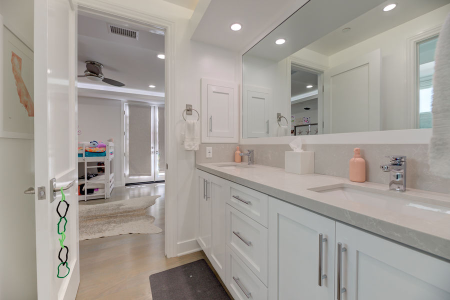 826 18th St-15