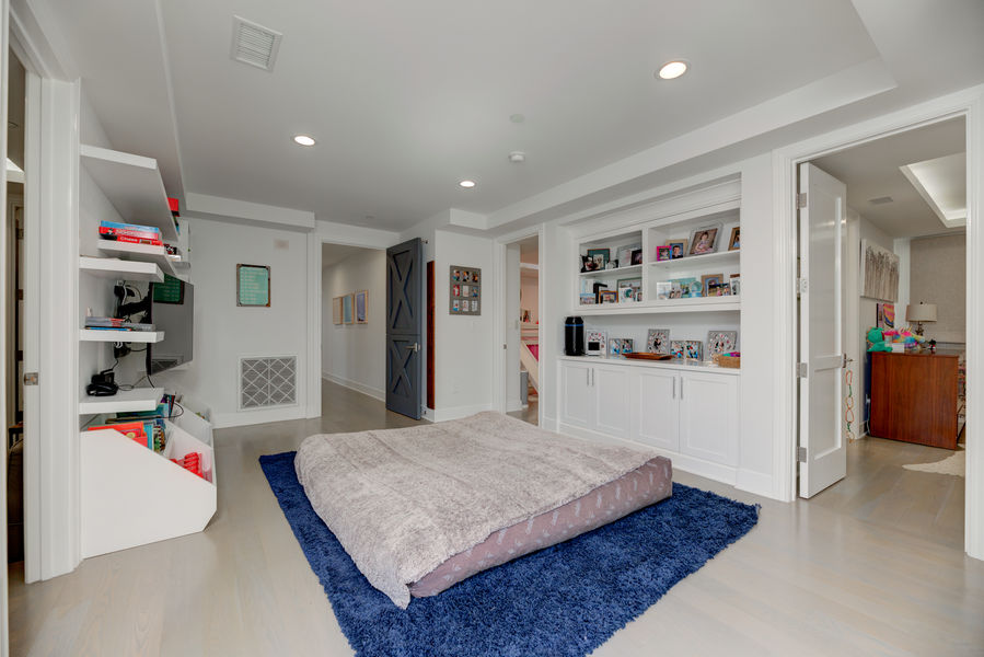 826 18th St-22