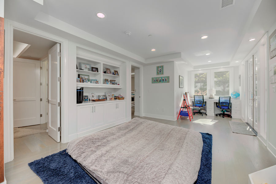 826 18th St-23