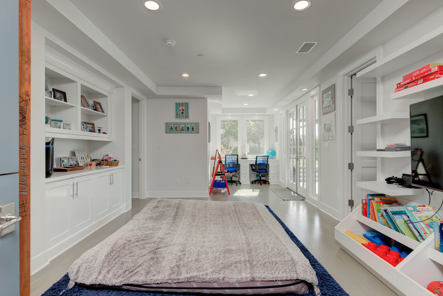 826 18th St-24