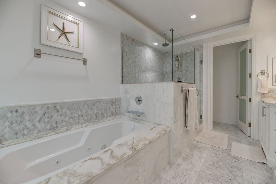 826 18th St-26