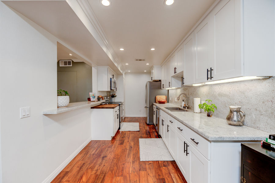 8828 Pershing-16