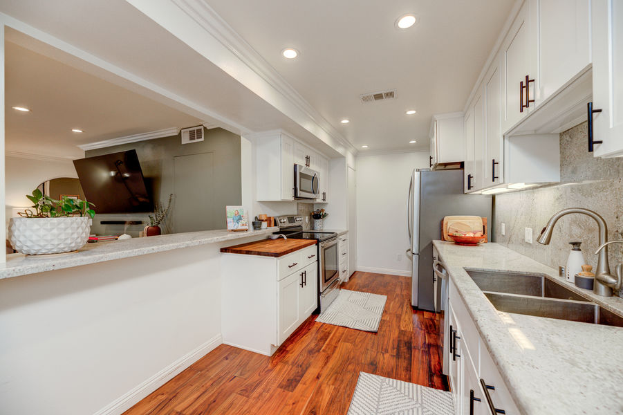 8828 Pershing-18