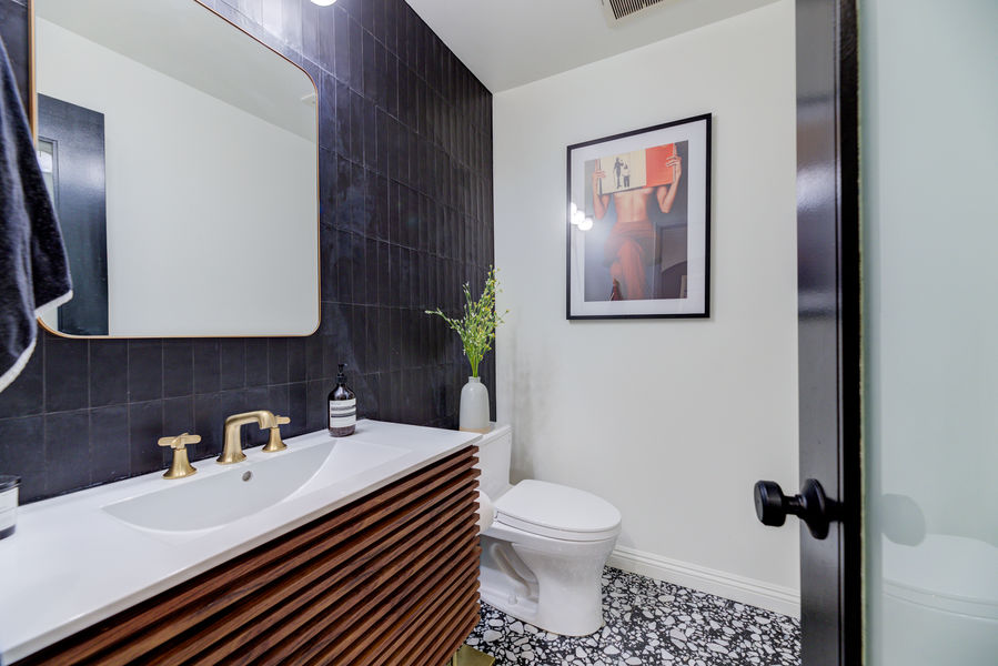 8828 Pershing-23