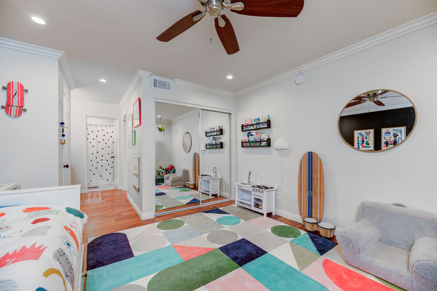 8828 Pershing-31