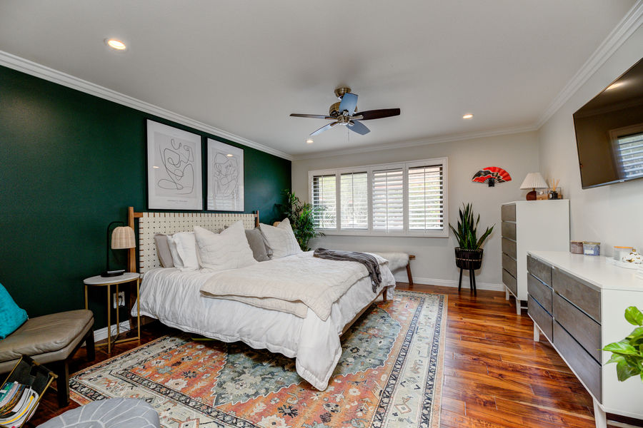 8828 Pershing-33