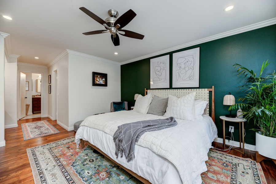 8828 Pershing-35