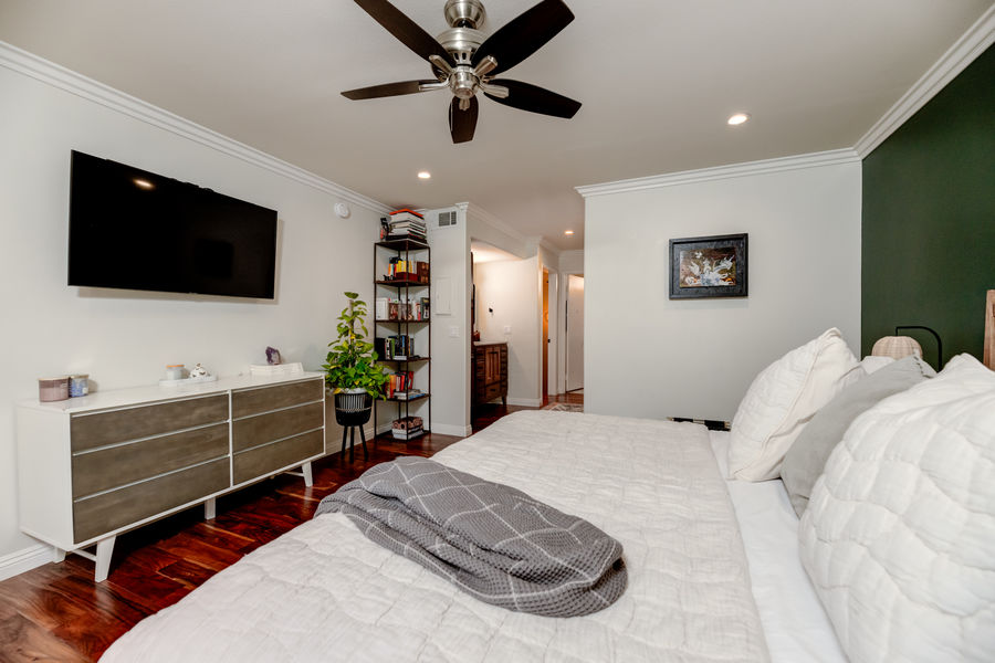 8828 Pershing-36