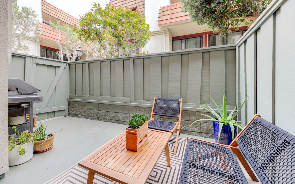 8828 Pershing-43
