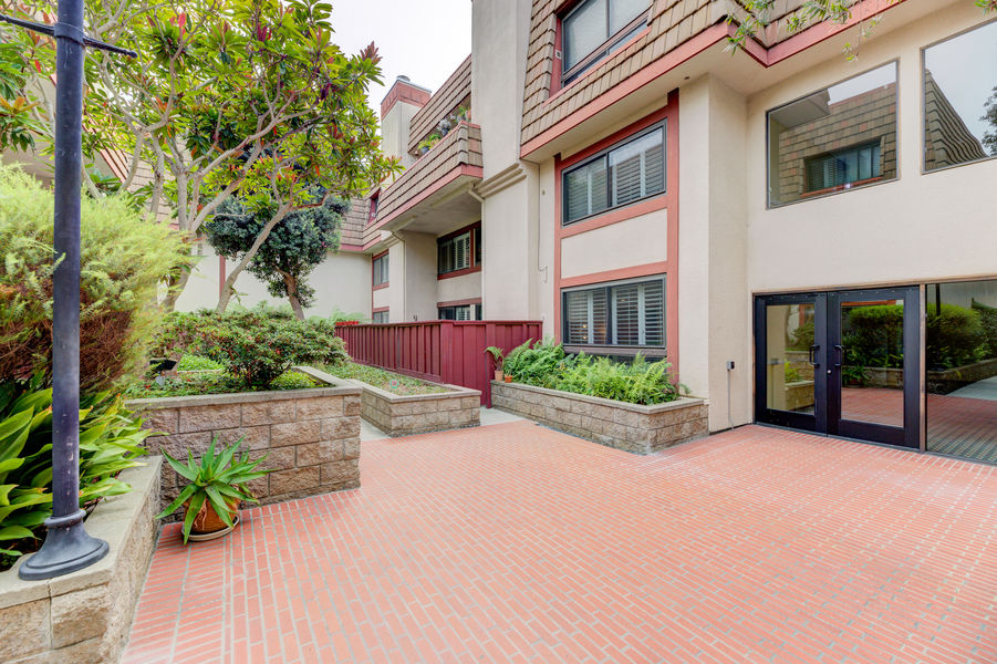 8828 Pershing-44