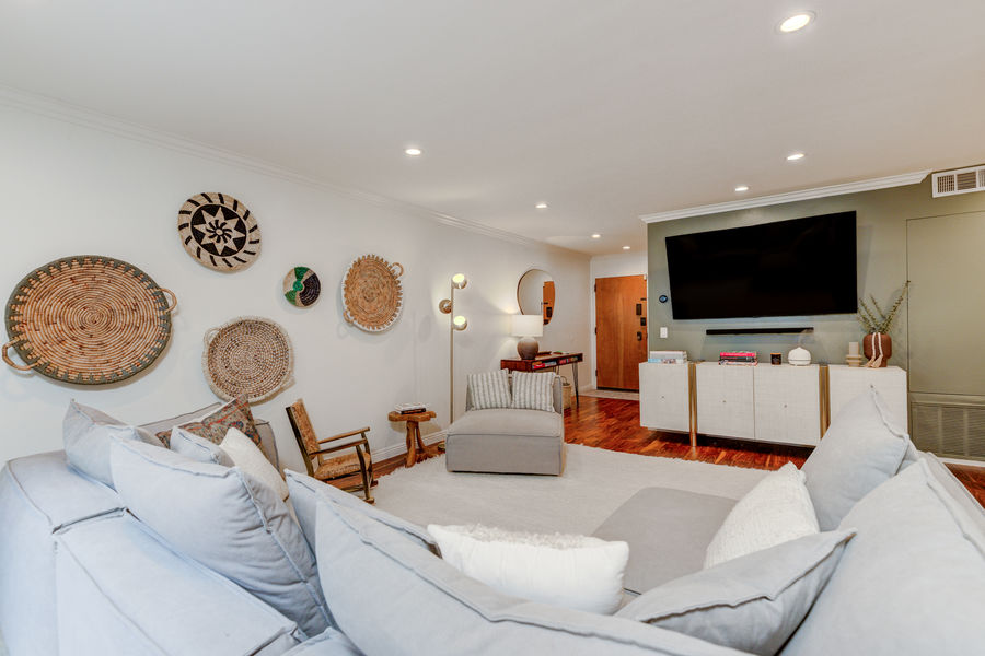 8828 Pershing-7