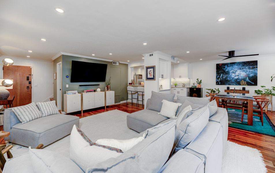 8828 Pershing-9
