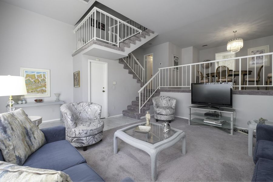 10030 Owensworth-11