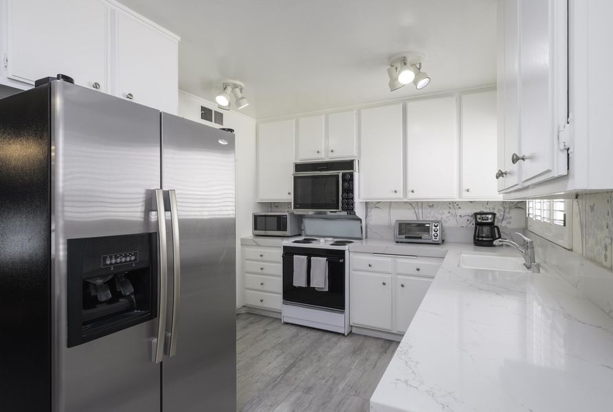 10030 Owensworth-21