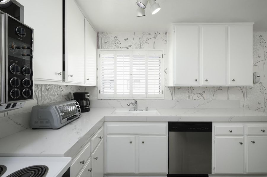 10030 Owensworth-23