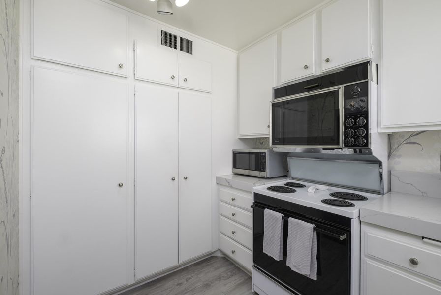 10030 Owensworth-24