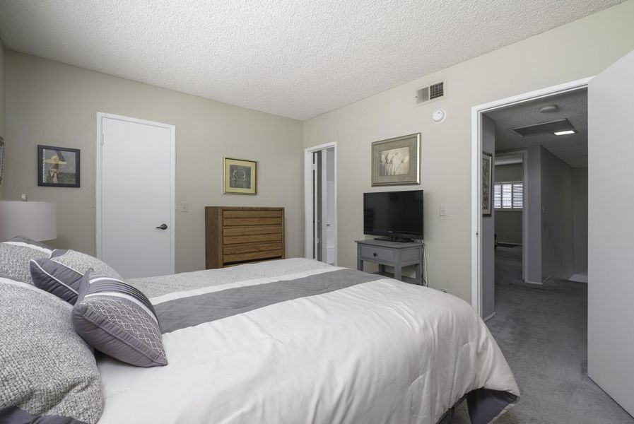 10030 Owensworth-28