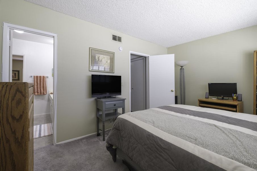 10030 Owensworth-29