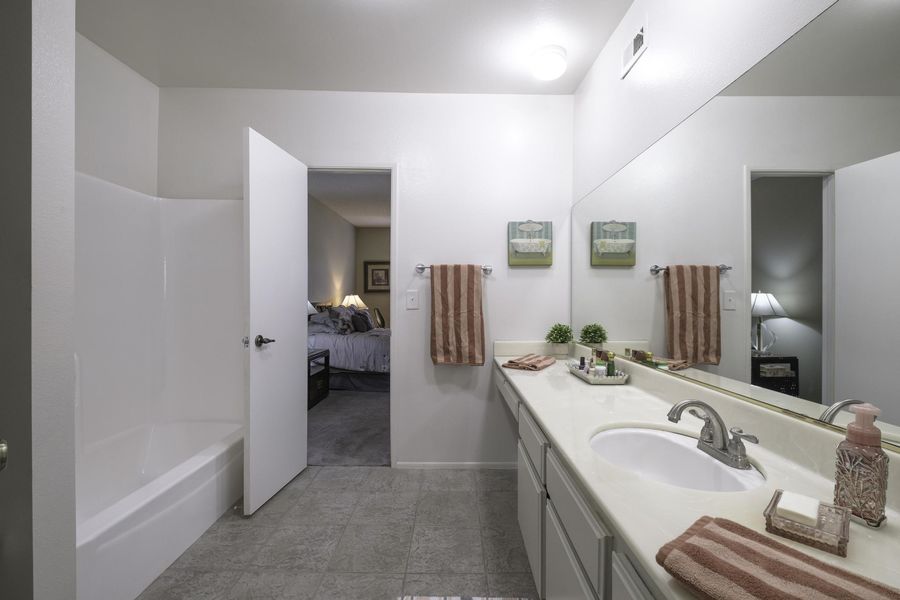 10030 Owensworth-30