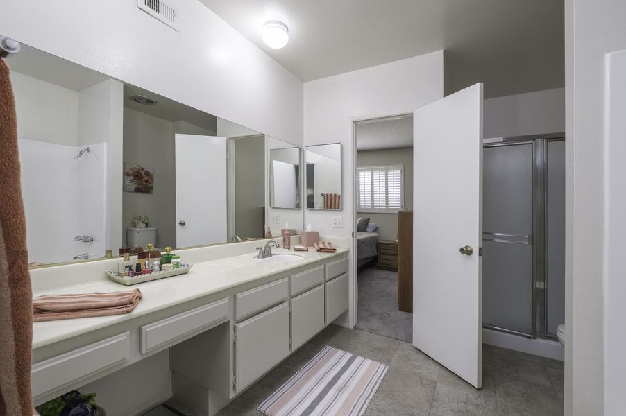 10030 Owensworth-32
