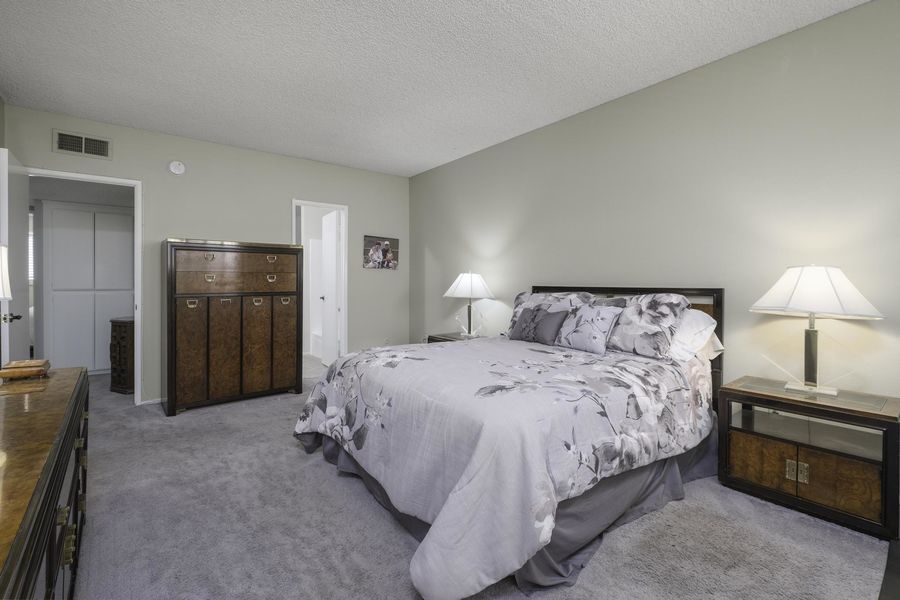 10030 Owensworth-34
