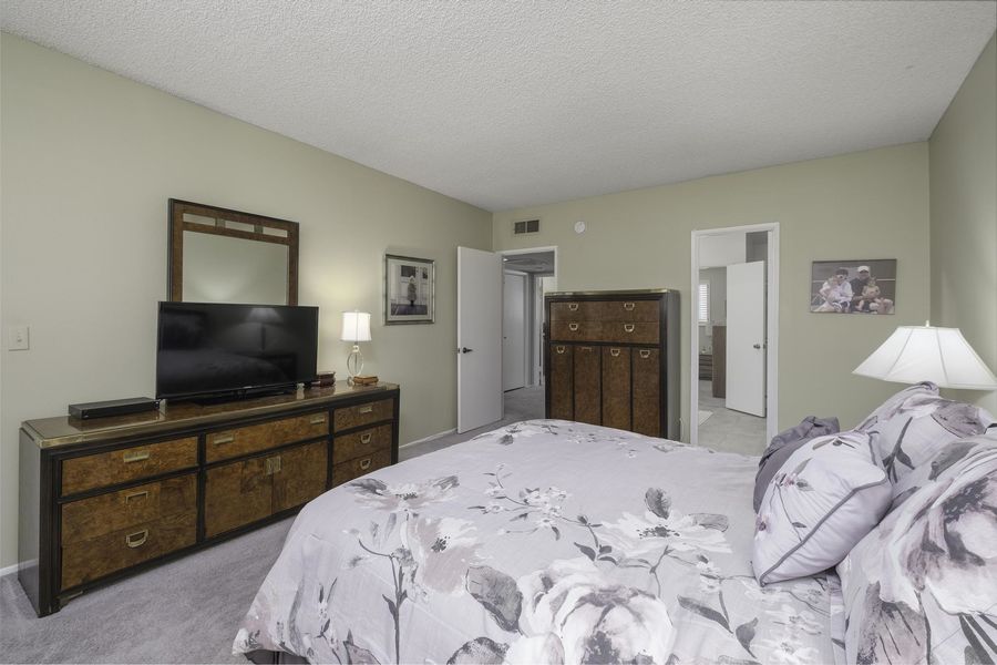 10030 Owensworth-35