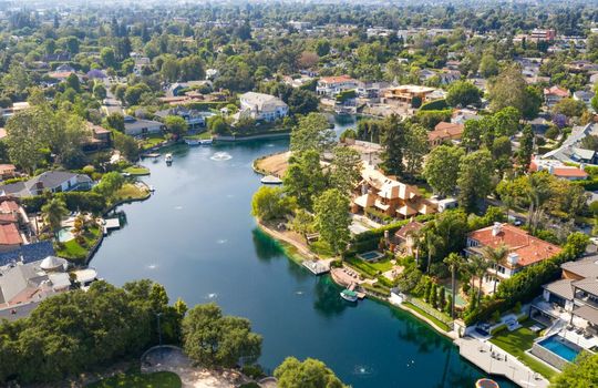 toluca lake